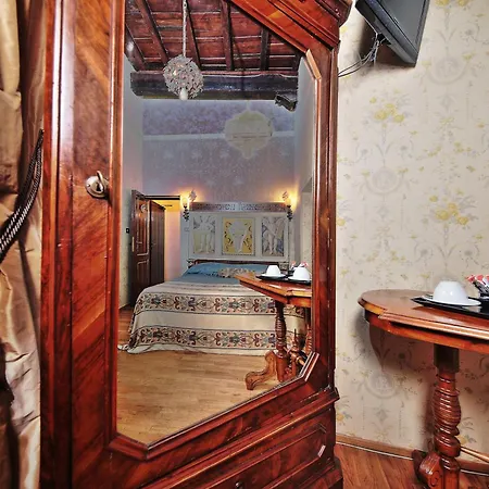 Bed and Breakfast Antica Dimora Dell'orso 3*