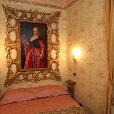 فندق مبيت وإفطار Antica Dimora Dell'orso 3*